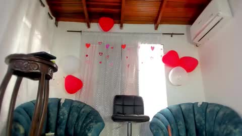 Dulce Y Jhoselin online show from 02-13-26, 09:00