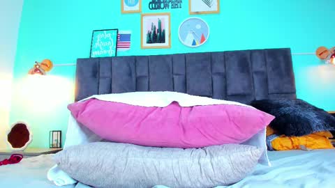 DULCE AURORA online show from 02-11-25, 05:37