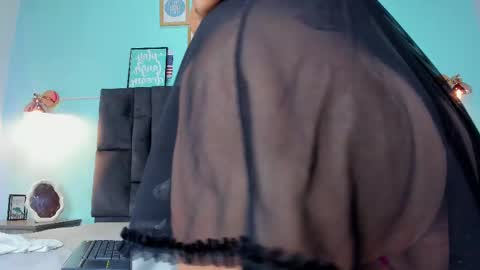 DULCE AURORA online show from 02-18-25, 05:42