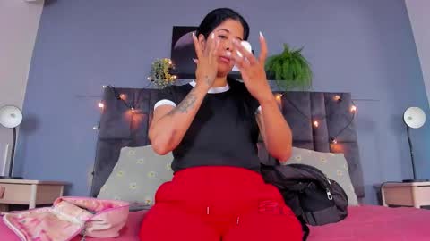 DULCE AURORA online show from 01-19-26, 01:09