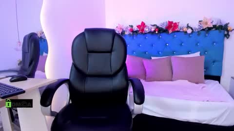 Dulce Baker online show from 12-18-25, 04:18