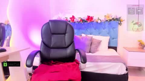 Dulce Baker online show from 12-21-25, 03:35