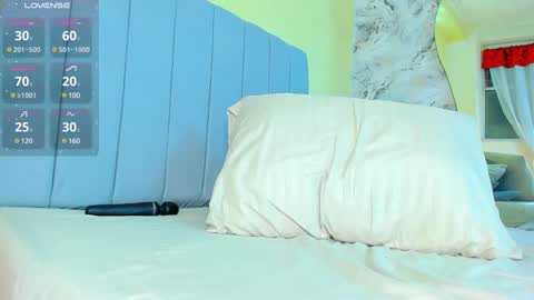 Snapshot of dulcehills_ chatting on 01-22-25, 06:10 online show from 01-22-25, 06:10