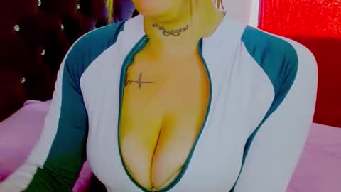 Juliana and online show from 10-29-25, 07:48