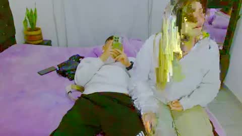 Juliana and online show from 11-10-25, 02:43