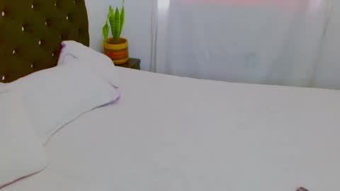 Juliana and online show from 11-10-25, 03:44