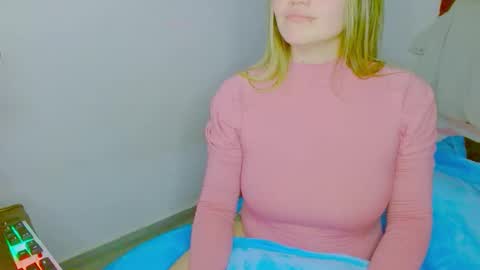 Juliana and online show from 11-19-25, 02:44