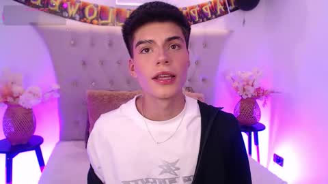 Dulcey online show from 10-19-25, 03:40