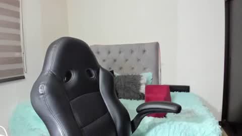 Snapshot of duqueza4you chatting on 03-08-25, 02:45 Katia online show from 03-08-25, 02:45