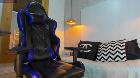 DUSAN  GREY online show from 03-04-26, 05:02