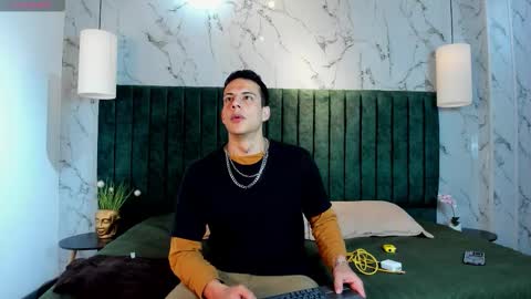 Dustin Sonne online show from 11-23-25, 03:39