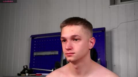 Dustyn online show from 12-18-25, 04:57