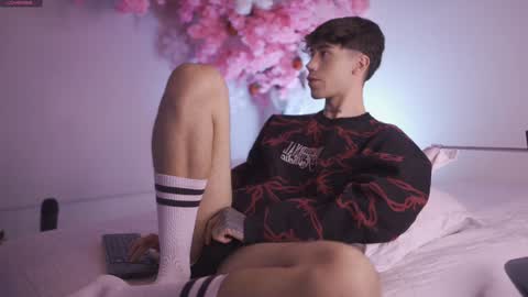 Snapshot of dwayne_xx chatting on 12-06-24, 05:11 Dwayne xx online show from 12-06-24, 05:11