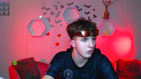 Snapshot of dylan_bold chatting on 10-15-25, 07:25 dylan_bold online show from 10-15-25, 07:25