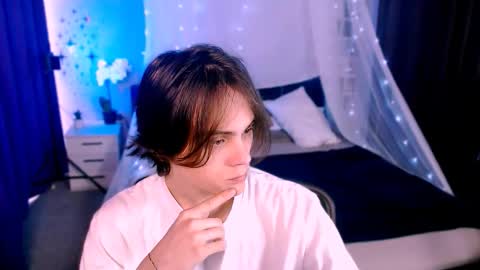 Snapshot of dylan_bold chatting on 11-13-25, 09:30 dylan_bold online show from 11-13-25, 09:30