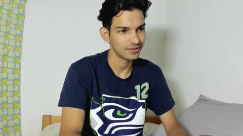 Snapshot of dylan_hoot chatting on 09-11-25, 05:35 Dylan online show from 09-11-25, 05:35