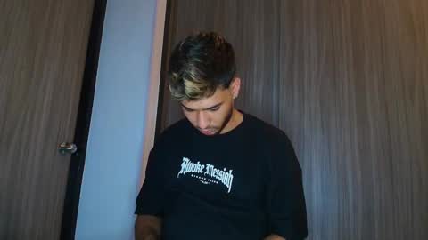 Snapshot of dylanxfun chatting on 12-23-25, 06:11 dylanxfun online show from 12-23-25, 06:11