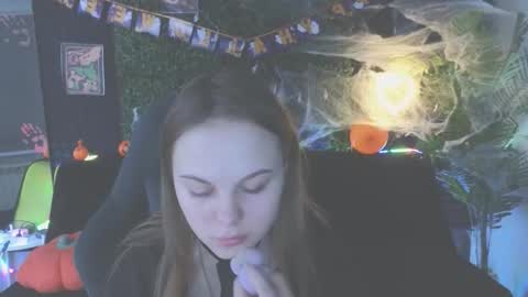 Snapshot of dyna_bae chatting on 10-20-25, 02:01 Dyna online show from 10-20-25, 02:01