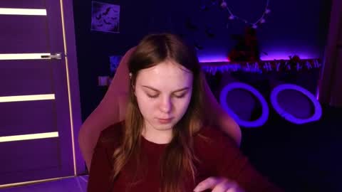 Snapshot of dyna_bae chatting on 10-28-25, 02:15 Dyna online show from 10-28-25, 02:15