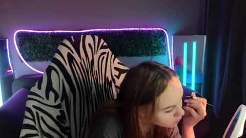 Snapshot of dyna_bae chatting on 11-14-25, 02:32 Dyna online show from 11-14-25, 02:32