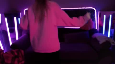 Snapshot of dyna_bae chatting on 11-23-25, 04:29 Dyna online show from 11-23-25, 04:29