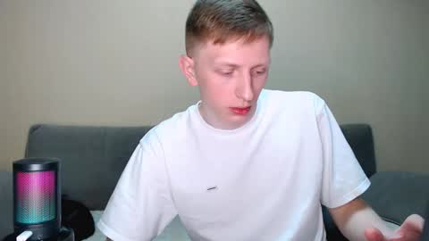 Snapshot of dyrinda chatting on 03-06-26, 09:11 Julia and Dima online show from 03-06-26, 09:11