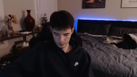 Snapshot of ealexk chatting on 11-13-25, 01:48 Alex online show from 11-13-25, 01:48