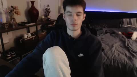 Snapshot of ealexk chatting on 12-02-25, 01:33 Alex online show from 12-02-25, 01:33