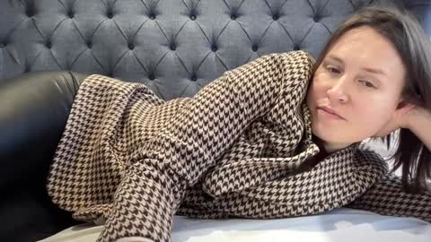 Nadia Ferreira  online show from 11-14-25, 01:43