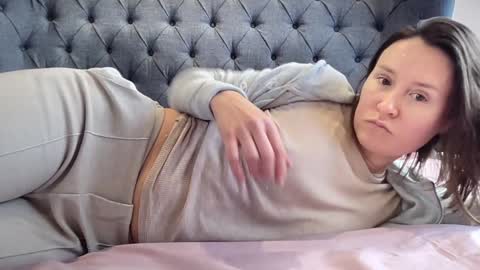 Nadia Ferreira  online show from 12-01-25, 10:42