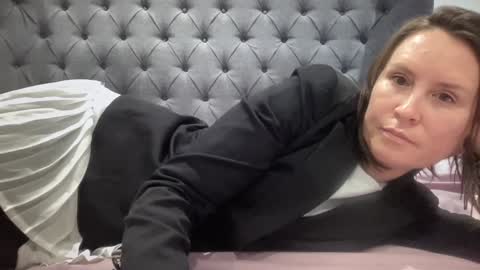 Nadia Ferreira  online show from 12-20-25, 08:27