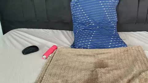 Angelina online show from 10-17-25, 09:01