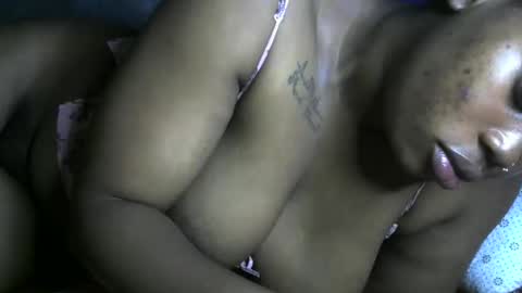 Snapshot of ebony_caramell048 chatting on 11-05-25, 05:40 caramell online show from 11-05-25, 05:40