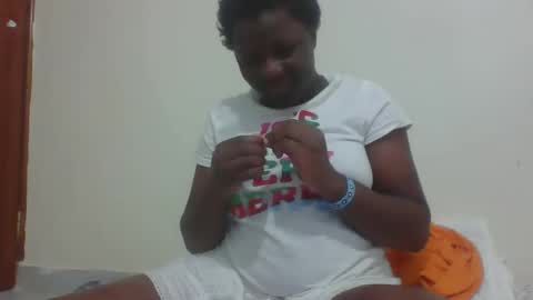 Snapshot of ebony_cecee chatting on 10-21-25, 08:37 ebony_cecee online show from 10-21-25, 08:37