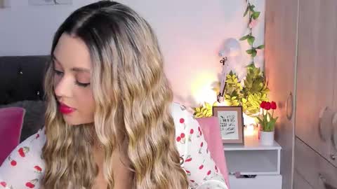 Snapshot of ebony_curly2 chatting on 10-16-25, 02:34 isa online show from 10-16-25, 02:34