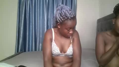 Snapshot of ebony_doll11 chatting on 11-02-25, 05:32 melons online show from 11-02-25, 05:32