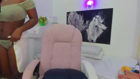 Snapshot of ebony_katterin chatting on 03-11-25, 07:36 ebony_katterin online show from 03-11-25, 07:36
