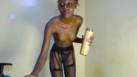 ebony_petite02 online show from 02-12-25, 12:05