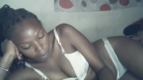 ebony_phoenix12 online show from 11-12-25, 03:18