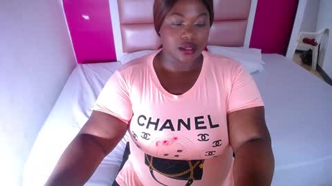Snapshot of ebony_sugar_mommy chatting on 12-03-24, 03:20 MILENA online show from 12-03-24, 03:20