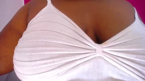 Snapshot of ebony_sugar_mommy chatting on 12-29-24, 07:00 MILENA online show from 12-29-24, 07:00