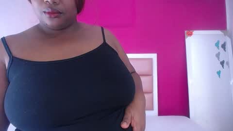 Snapshot of ebony_sugar_mommy chatting on 01-22-25, 08:28 MILENA online show from 01-22-25, 08:28