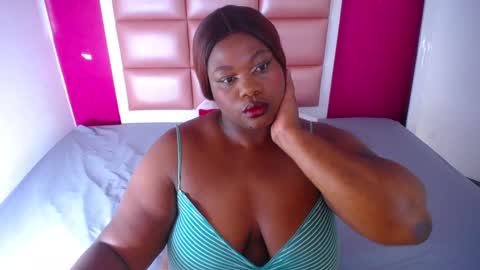 Snapshot of ebony_sugar_mommy chatting on 01-23-25, 10:01 MILENA online show from 01-23-25, 10:01