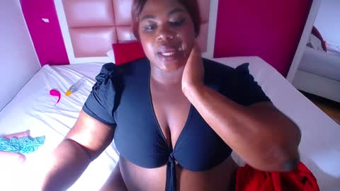 Snapshot of ebony_sugar_mommy chatting on 02-08-25, 06:54 MILENA online show from 02-08-25, 06:54