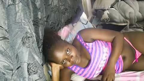 Snapshot of ebony_tasha chatting on 01-21-25, 05:51 tasha online show from 01-21-25, 05:51