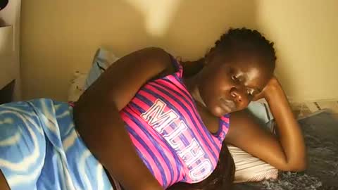Snapshot of ebony_tasha chatting on 01-22-25, 05:06 tasha online show from 01-22-25, 05:06