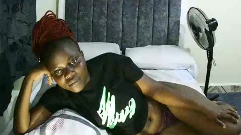 Snapshot of ebony_tasha chatting on 02-09-25, 07:30 tasha online show from 02-09-25, 07:30