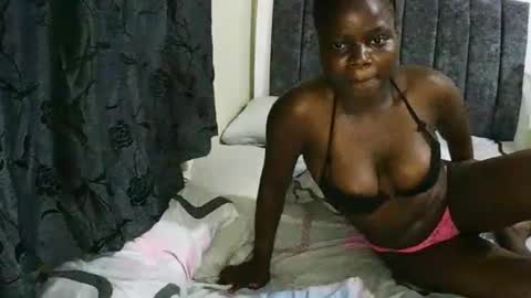 Snapshot of ebony_tasha chatting on 02-11-25, 12:28 tasha online show from 02-11-25, 12:28