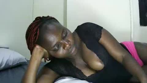 Snapshot of ebony_tasha chatting on 02-13-25, 06:05 tasha online show from 02-13-25, 06:05