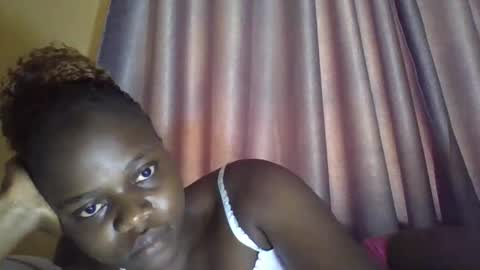 Snapshot of ebony_tasha chatting on 02-26-25, 07:53 tasha online show from 02-26-25, 07:53